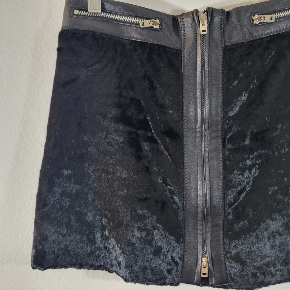 BEBE black soft faux fur genuine leather zip front gothic punk edgy mini skirt